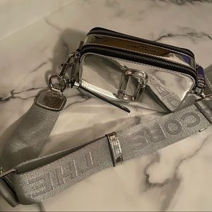 Im selling a Marc Jacob camera shot purse.Nearly brand new. Comes with dust bag.